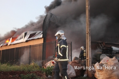 foto de Incêndio destrói barracão com recicláveis em Paiçandu