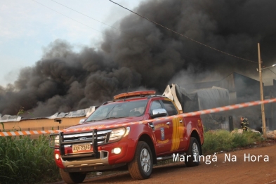 foto de Incêndio destrói barracão com recicláveis em Paiçandu