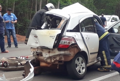 foto de Morador de Sarandi morre em grave acidente envolvendo carro e carreta