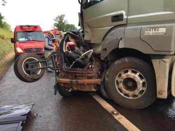 foto de Acidente entre carro e caminhão resulta em dois mortos na BR 163 em Marechal Rondon