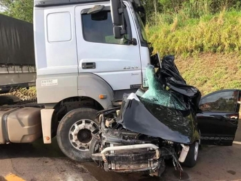 foto de Acidente entre carro e caminhão resulta em dois mortos na BR 163 em Marechal Rondon