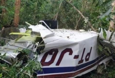 foto de Avião cai na área rural de Cascavel deixando pelo menos 3 mortos