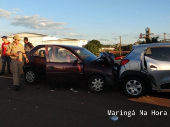 foto de Engavetamento envolvendo 6 veículos seguido de tombamento deixa casal de idosos feridos entre Paiçandu e Maringá