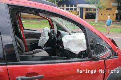 foto de Motorista derruba poste após acidente na Avenida Colombo em Maringá  