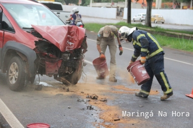 foto de Motorista derruba poste após acidente na Avenida Colombo em Maringá  