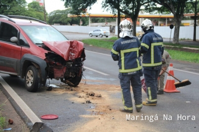 foto de Motorista derruba poste após acidente na Avenida Colombo em Maringá  