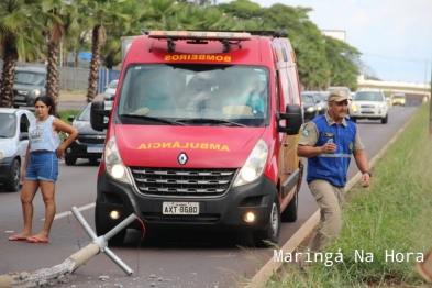 foto de Motorista derruba poste após acidente na Avenida Colombo em Maringá  