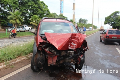 foto de Motorista derruba poste após acidente na Avenida Colombo em Maringá  