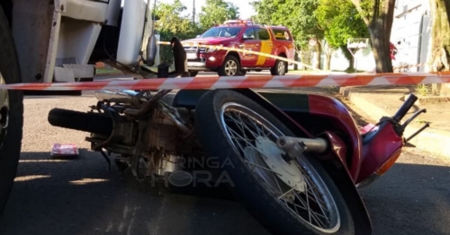 Casal fica gravemente ferido após acidente de moto e caminhão em Maringá