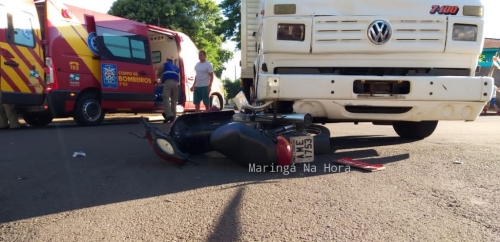 foto de Casal fica gravemente ferido após acidente de moto e caminhão em Maringá