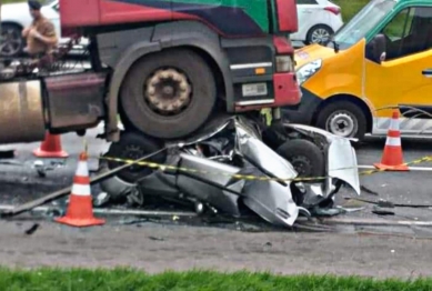 foto de Tragédia - Acidente entre 4 caminhões e um carro deixa pelo menos quatro mortos no Paraná