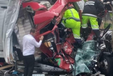 foto de Tragédia - Acidente entre 4 caminhões e um carro deixa pelo menos quatro mortos no Paraná