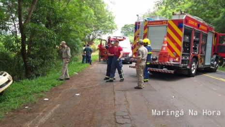 foto de Motorista e passageiro ficaram presos às ferragens após acidente grave entre Maringá e Iguaraçu