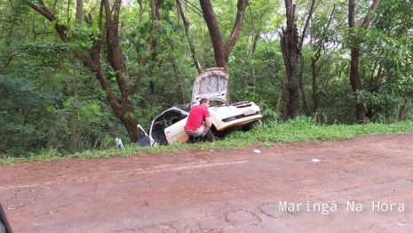 foto de Motorista e passageiro ficaram presos às ferragens após acidente grave entre Maringá e Iguaraçu