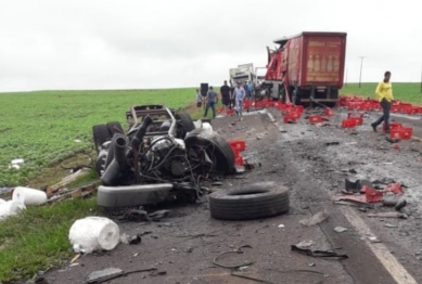 foto de Duas pessoas morrem após grave acidente na Rodovia PR-323, em Sertaneja