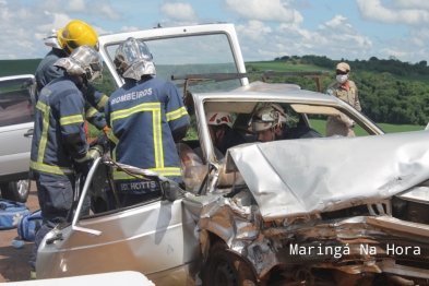 foto de Colisão frontal deixa seis pessoas feridas na PR-323