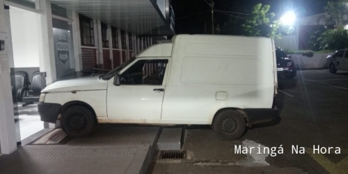 foto de Motorista acelera carro contra o prédio da delegacia de Maringá