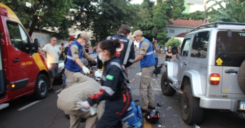 Motociclista é socorrido em estado grave após bater de frente contra Jeep em Maringá