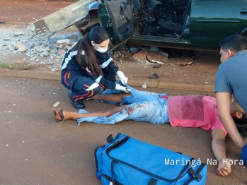 foto de Motorista perde o controle do veículo, derruba poste na PR-323 entre Paiçandu e Maringá