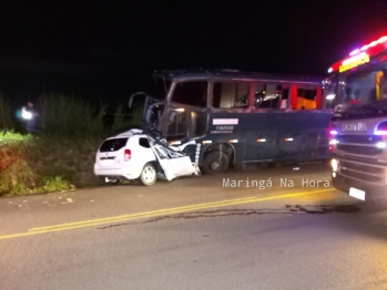 foto de Colisão frontal entre carro e ônibus mata quatro pessoas na rodovia PR-317 próximo da ponte do rio Pirapó