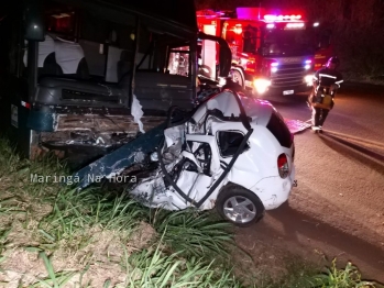 foto de Colisão frontal entre carro e ônibus mata quatro pessoas na rodovia PR-317 próximo da ponte do rio Pirapó