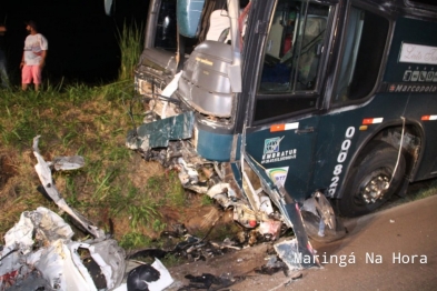 foto de Acidente entre ônibus e carro deixa 4 mortos na PR-317 entre as cidades de Maringá e Iguaraçu