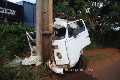 foto de Morre no hospital motorista de Kombi que bateu em poste na cidade de Sarandi