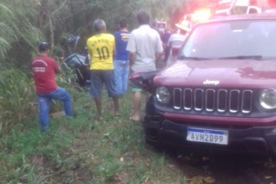 foto de Colisão entre carros e caminhão mata casal e bebê recém-nascido fica gravemente ferido na região de Cianorte