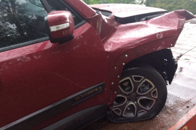 foto de Colisão entre carros e caminhão mata casal e bebê recém-nascido fica gravemente ferido na região de Cianorte