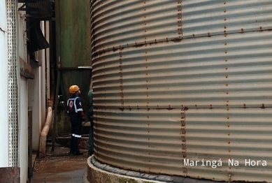 foto de Trabalhador é resgatado após ficar parcialmente soterrado em silo com soja