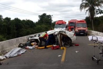 foto de Maringaenses, mãe e filho morrem após colisão de carro contra guardrail em SC