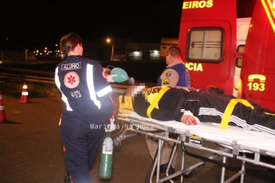 foto de Colisão frontal entre carro e motocicleta deixa jovem gravemente ferido em Maringá