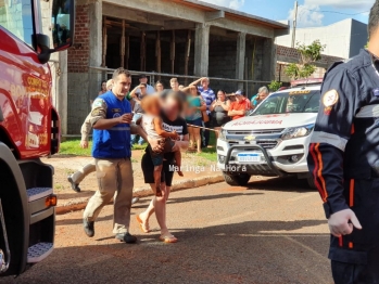 foto de Criança de 3 anos cai em buraco de 5 metros e é resgatada em Maringá