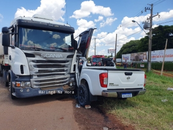 foto de Estudante de medicina fica preso às ferragens após colisão contra carreta em Maringá