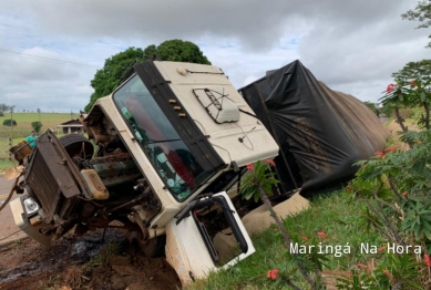 foto de Casal morre em trágico acidente após colisão frontal entre carro com placas de Sarandi e uma carreta