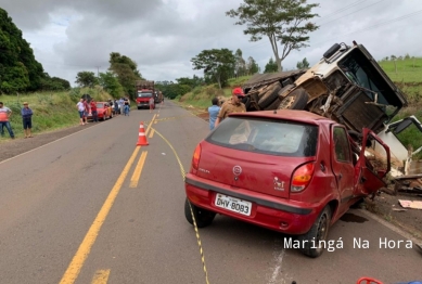 foto de Casal morre em trágico acidente após colisão frontal entre carro com placas de Sarandi e uma carreta