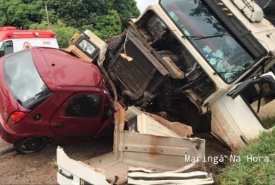 foto de Casal morre em trágico acidente após colisão frontal entre carro com placas de Sarandi e uma carreta