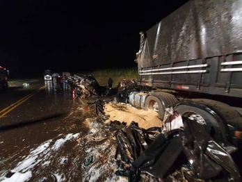 foto de Graves acidentes simultâneos na PR 317 em Iguaraçu envolvendo sete veículos resulta em treze vítimas