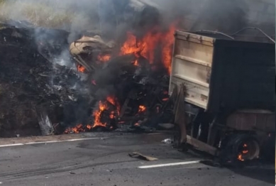 foto de Trágico acidente mata motoristas na BR-376