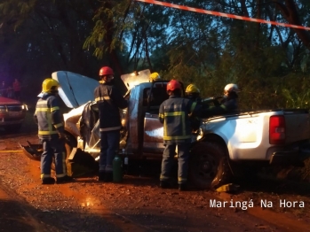 foto de Casal fica ferido após caminhonete bater contra árvore na PR-323