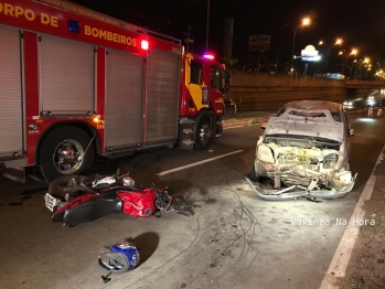 foto de Motorista invade pista contrária da Avenida Colombo, atropela casal que ocupavam uma motocicleta em Maringá