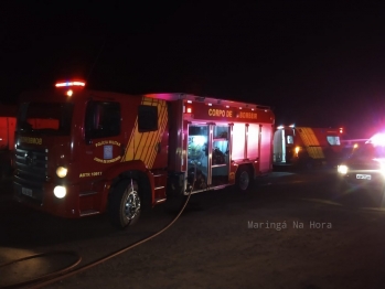 foto de Colisão entre bitrem e carro deixa motorista preso às ferragens na PR-323