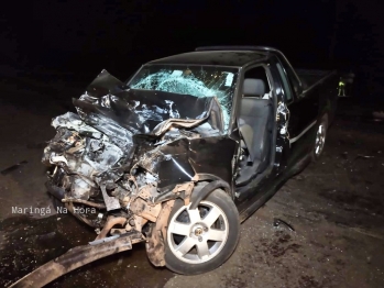 foto de Colisão entre bitrem e carro deixa motorista preso às ferragens na PR-323