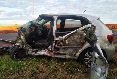 foto de Morador de Maringá bate carro carregado com maconha em carreta e morre entre Nova Esperança e Paranacity