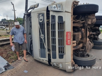 foto de Vídeo mostra momento em que carreta tomba na rotatória do Shopping Catuaí de Maringá