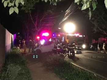 foto de Vídeo monstra o exato momento da colisão contra poste que matou dois jovens em Maringá