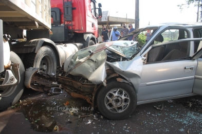 foto de Acidente entre carro e bitrem deixa motorista ferido entre Maringá e Paiçandu