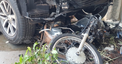 Maringá; Casal em motocicleta é atropelado por caminhonete e motorista atinge carros estacionados e invade laboratório de hospital