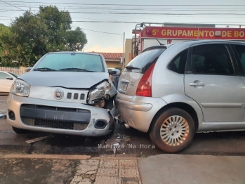 foto de Maringá; Casal em motocicleta é atropelado por caminhonete e motorista atinge carros estacionados e invade laboratório de hospital