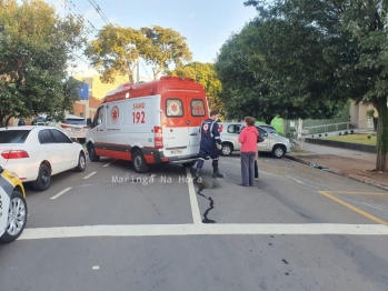 foto de Maringá; Casal em motocicleta é atropelado por caminhonete e motorista atinge carros estacionados e invade laboratório de hospital